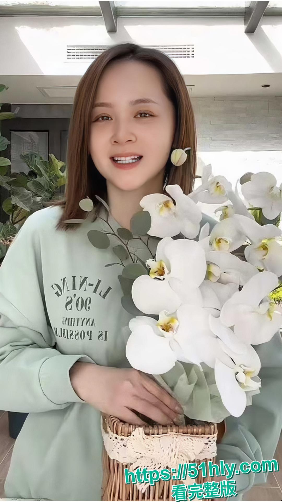 古装女演员邓莎 和某知名导演合作床戏流出 为女主身份甘心当导演母狗 玩得欲仙欲死-4