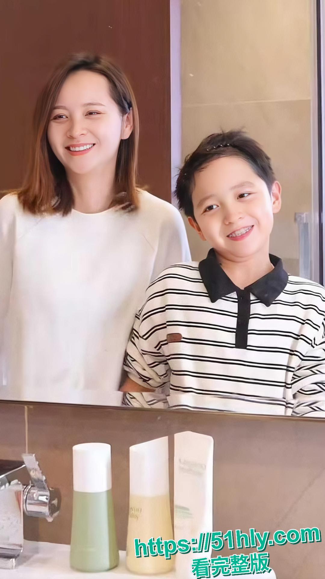 古装女演员邓莎 和某知名导演合作床戏流出 为女主身份甘心当导演母狗 玩得欲仙欲死-9