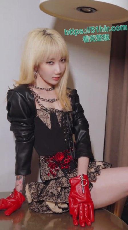 中国有嘻哈总导演【车澈】跌入桃花劫！与歌手【乃万】激吻、搂抱、开房做爱曝丑闻！诚挚道歉却难掩罪行-13